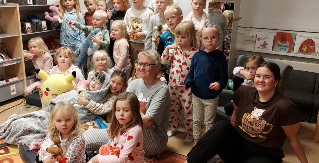 Sögustund á náttfötum
