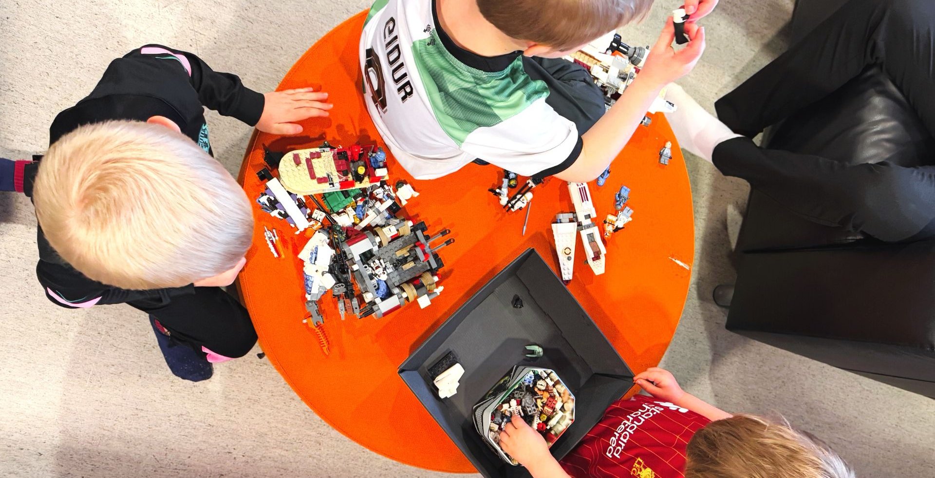 Byggjum með LEGO